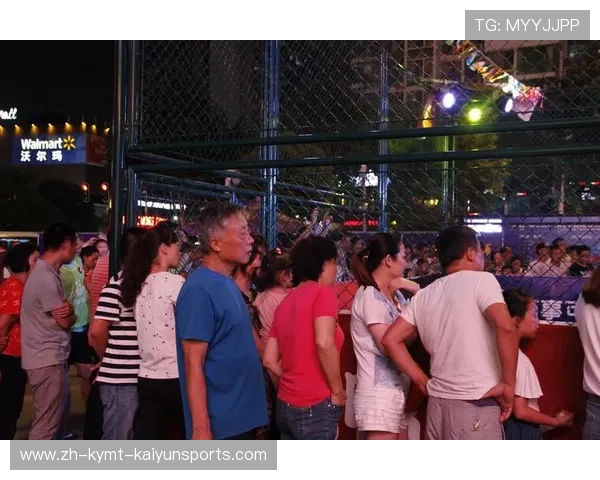 铁笼足球锦标赛：速度与技巧的终极考验